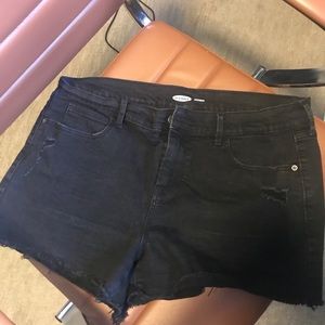 Old Navy Boyfriend shorts slightly distres…
